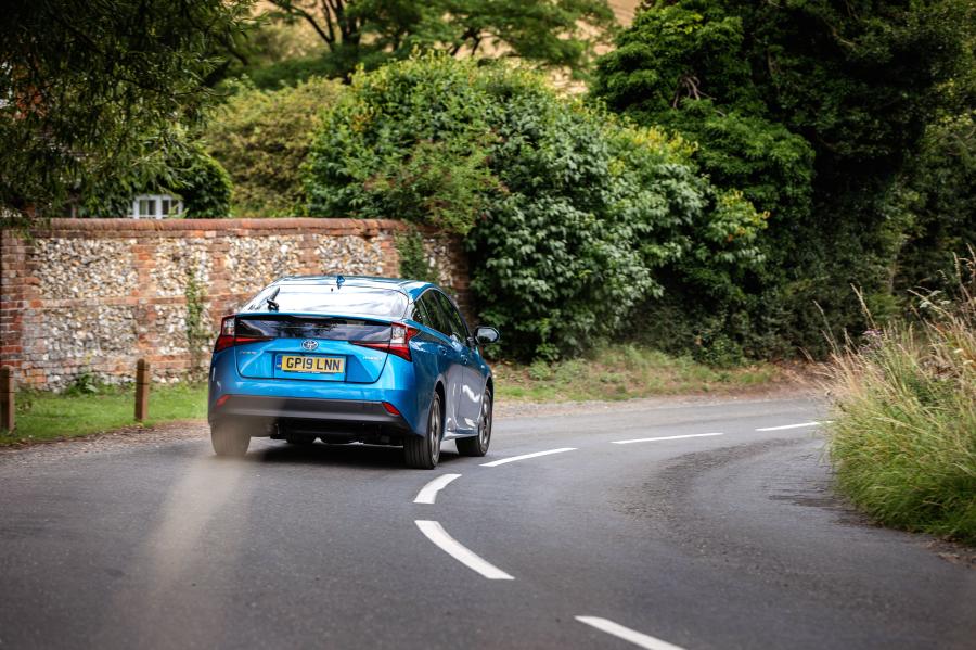  Toyota Prius 2019 года  (UK) (фото 15 из 37)